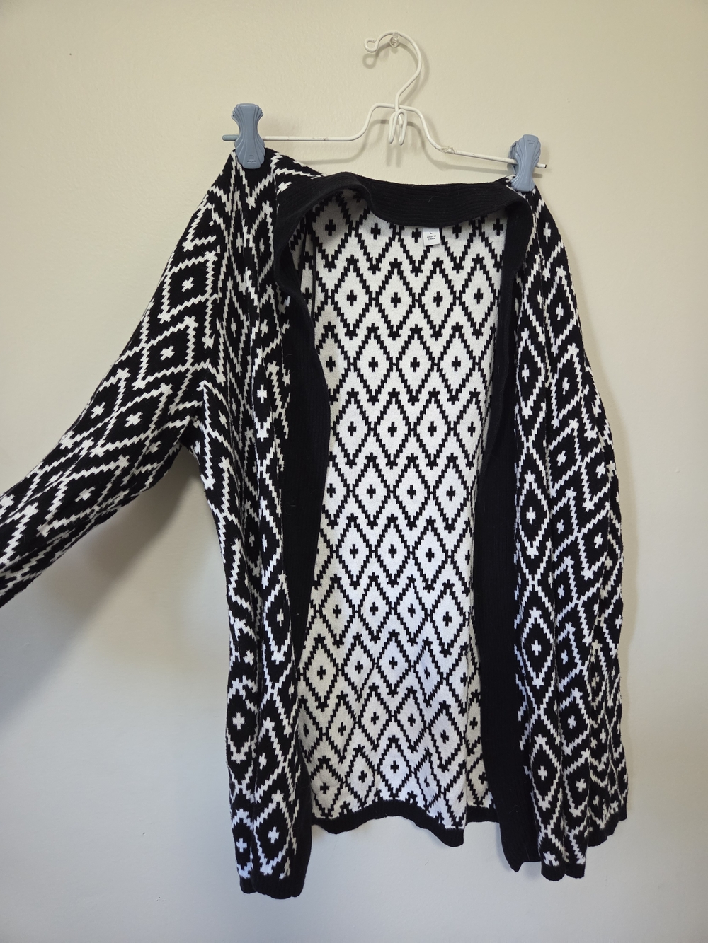 Kim Rogers Black & White Geometric Open-Front Cardigan